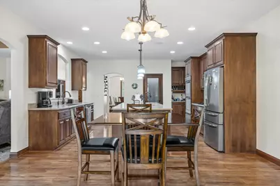 5465 S Baneberry Ct, New Berlin, WI 53146 - Photo 9