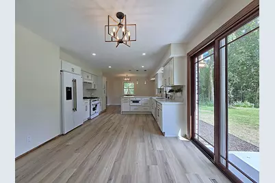 N85W17745  Ann Ave, Menomonee Falls, WI 53051 - Photo 9