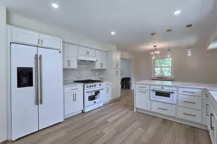 N85W17745 Ann Ave, Menomonee Falls, WI 53051 - Photo 7