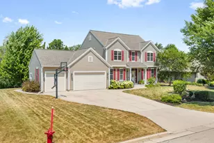 3288 W Yorkshire Cir, Franklin, WI 53132 - Photo 3