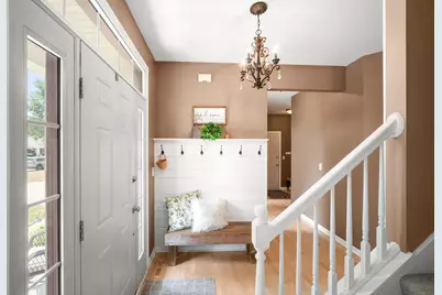 3288 W Yorkshire Cir, Franklin, WI 53132 - Photo 5