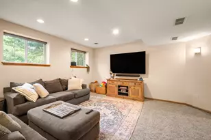 3288 W Yorkshire Cir, Franklin, WI 53132 - Photo 35