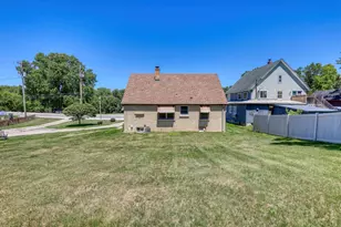 621 W Main St, Newburg, WI 53090 - Photo 25