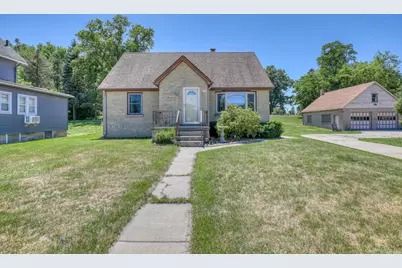 621 W Main St, Newburg, WI 53090 - Photo 1