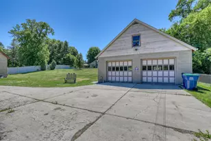 621 W Main St, Newburg, WI 53090 - Photo 21