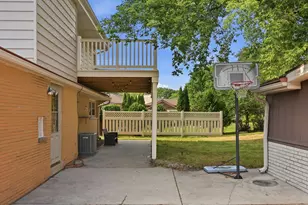 2814 S Cleveland Park Dr, West Allis, WI 53219 - Photo 47
