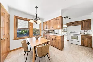 2814 S Cleveland Park Dr, West Allis, WI 53219 - Photo 15