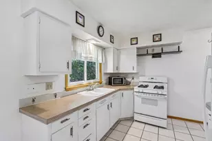 324 Roosevelt St, Fort Atkinson, WI 53538 - Photo 9