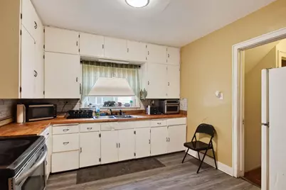 3827 N Dr William Finlayson St, Milwaukee, WI 53212 - Photo 11