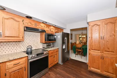 3998 S Victoria Cir, New Berlin, WI 53151 - Photo 3