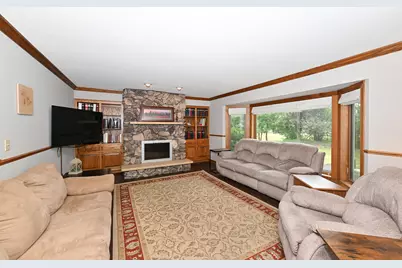 3998 S Victoria Cir, New Berlin, WI 53151 - Photo 9
