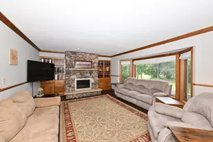 3998 S Victoria Cir, New Berlin, WI 53151 - Photo 9