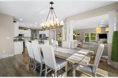 943 E Imperial Dr, Hartland, WI 53029 - Photo 11