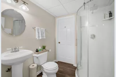 943 E Imperial Dr, Hartland, WI 53029 - Photo 45