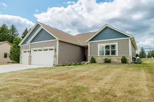 W218N9691 Happy Hollow Ln, Germantown, WI 53022 - Photo 3