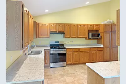 404  Bittersweet Ln, Plymouth, WI 53073 - Photo 7