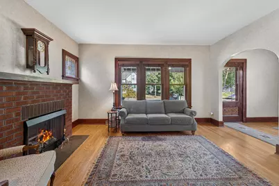 324  Henry St, Burlington, WI 53105 - Photo 7