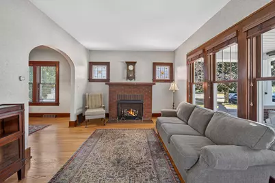 324  Henry St, Burlington, WI 53105 - Photo 5