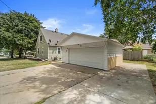 2815 S 91st St, West Allis, WI 53227 - Photo 29