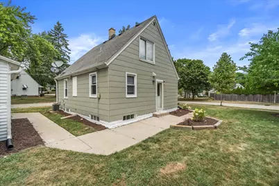 2815 S 91st St, West Allis, WI 53227 - Photo 33