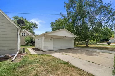 2815 S 91st St, West Allis, WI 53227 - Photo 31