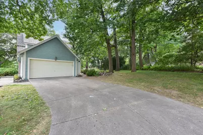 2902  Berkshire Dr, Waukesha, WI 53188 - Photo 33