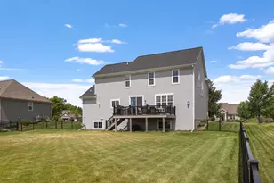 W223N4648 Seven Oaks Dr, Pewaukee, WI 53072 - Photo 31