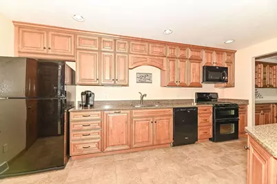 7436 W Tuckaway Creek Dr, Franklin, WI 53132 - Photo 13