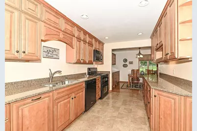 7436 W Tuckaway Creek Dr, Franklin, WI 53132 - Photo 11