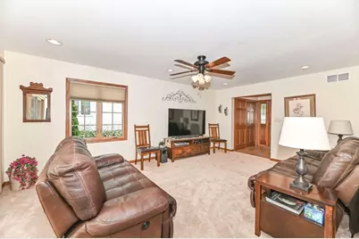 7436 W Tuckaway Creek Dr, Franklin, WI 53132 - Photo 3