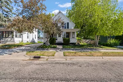 432  Pleasant Ave, Hartford, WI 53027 - Photo 1
