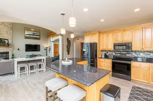 N16W29803 Brookstone Cir, Delafield, WI 53072 - Photo 5