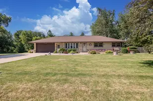 N58W21816 Maclynn Dr, Menomonee Falls, WI 53051 - Photo 1