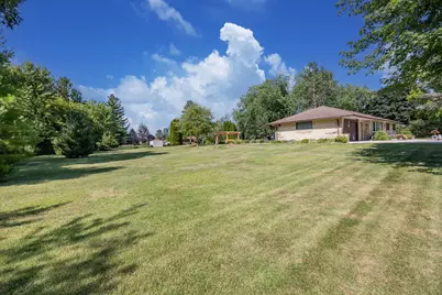 N58W21816  Maclynn Dr, Menomonee Falls, WI 53051 - Photo 5