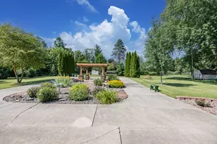 N58W21816 Maclynn Dr, Menomonee Falls, WI 53051 - Photo 7