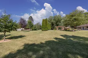 N58W21816 Maclynn Dr, Menomonee Falls, WI 53051 - Photo 17
