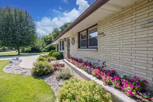 N58W21816 Maclynn Dr, Menomonee Falls, WI 53051 - Photo 3