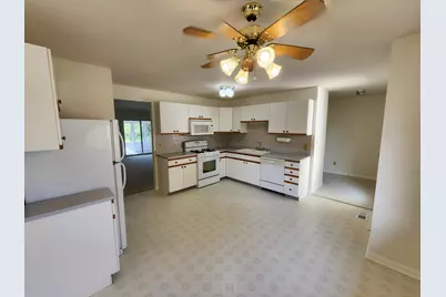 418 E 3rd Ave, Elkhorn, WI 53121 - Photo 9
