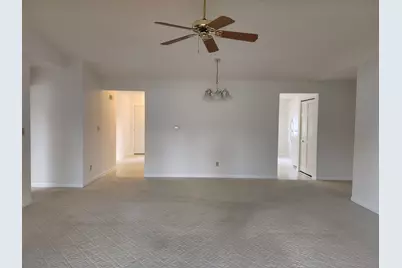 418 E 3rd Ave, Elkhorn, WI 53121 - Photo 5