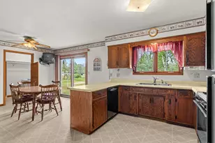 414 N 6th St, Reedsville, WI 54230 - Photo 9