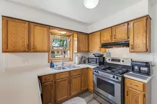 N78W15289 Haymeadow Rd, Menomonee Falls, WI 53051 - Photo 13