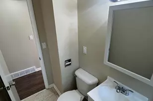 5525 N Long Island Dr, Milwaukee, WI 53209 - Photo 13