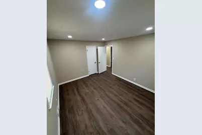 5525 N Long Island Dr, Milwaukee, WI 53209 - Photo 17