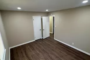 5525 N Long Island Dr, Milwaukee, WI 53209 - Photo 17