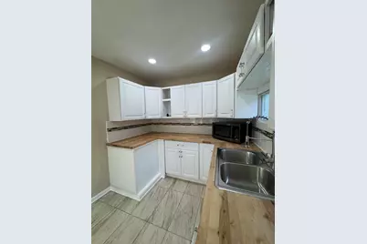 5525 N Long Island Dr, Milwaukee, WI 53209 - Photo 5