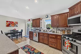 704 Roosevelt Ave, Racine, WI 53406 - Photo 3