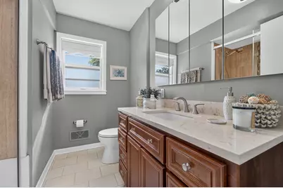 704  Roosevelt Ave, Racine, WI 53406 - Photo 15