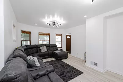 2322 S 63rd St, West Allis, WI 53219 - Photo 9