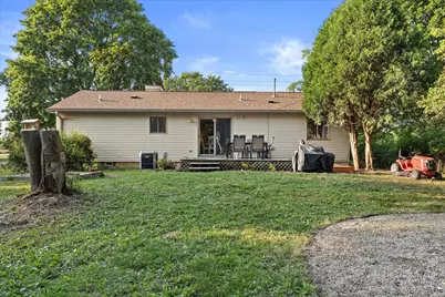2021  4 Mile Rd, Racine, WI 53402 - Photo 27