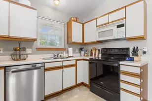 10365 S Kelly Dr, Oak Creek, WI 53154 - Photo 19